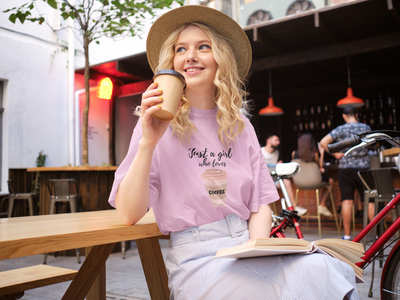 Just a Girl Who Likes Coffee – Oversized T-Shirt